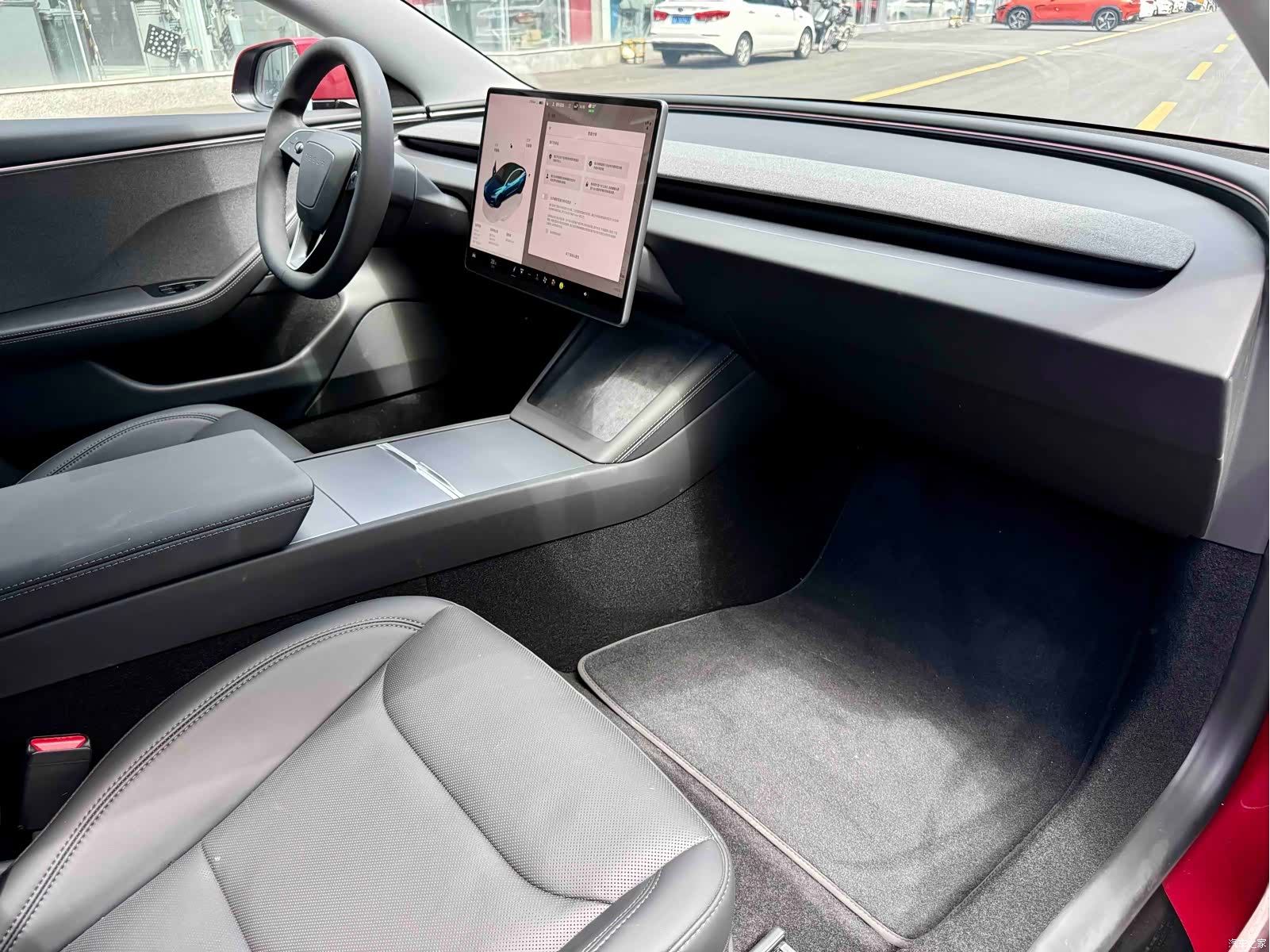 Tesla Model 3, 2025 9