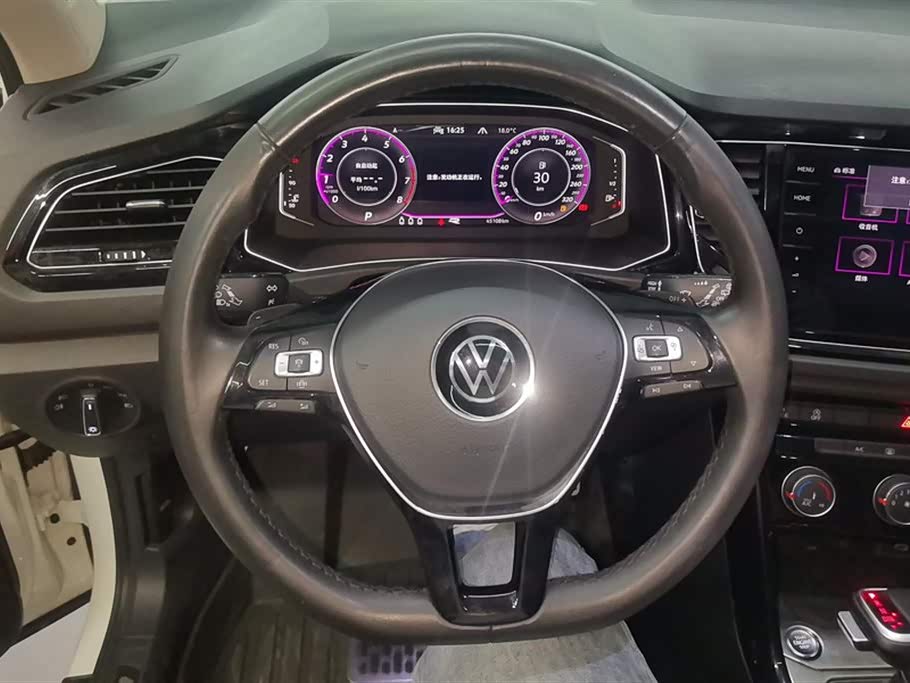 Volkswagen T-ROC exploring Songs