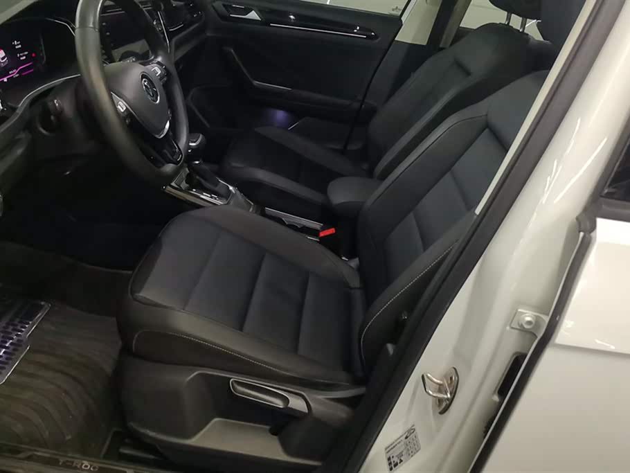 Volkswagen T-ROC exploring Songs