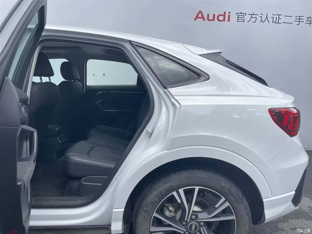 Audi Q3, 2023 10