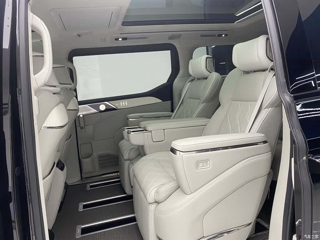 Volvo EM90, 2026 19