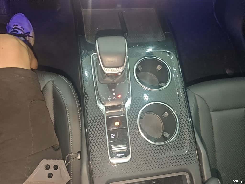 Hongqi HS3, 2024 21