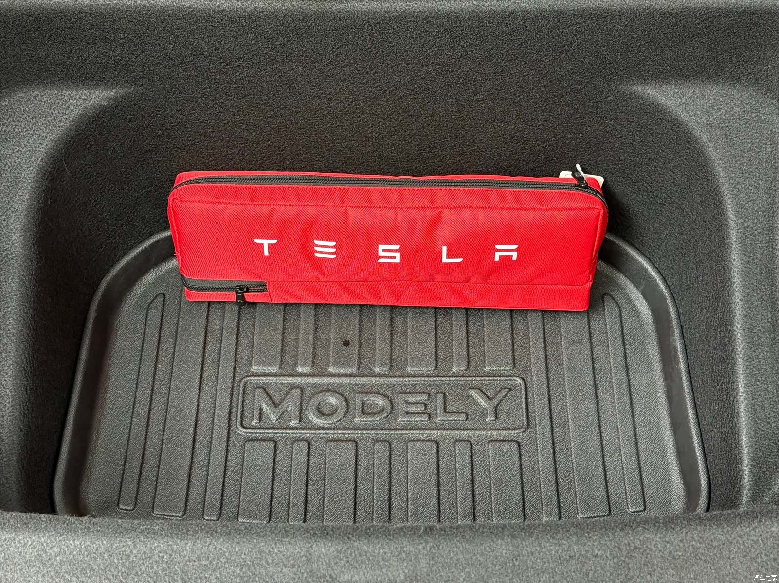 Tesla Model Y, 2023 17