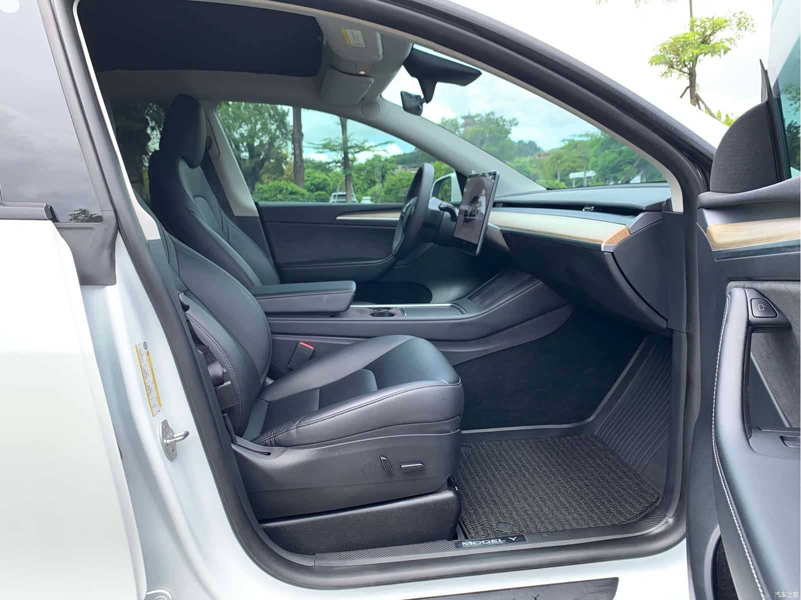 Tesla Model Y, 2022 13