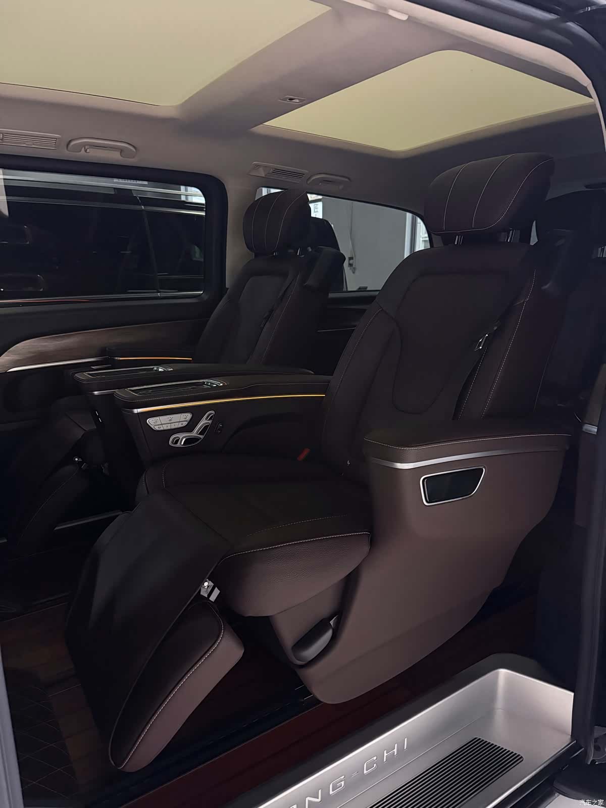 Mercedes-Benz V-Class, 2022 11