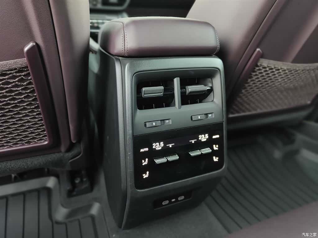 Porsche Macan, 2024 10