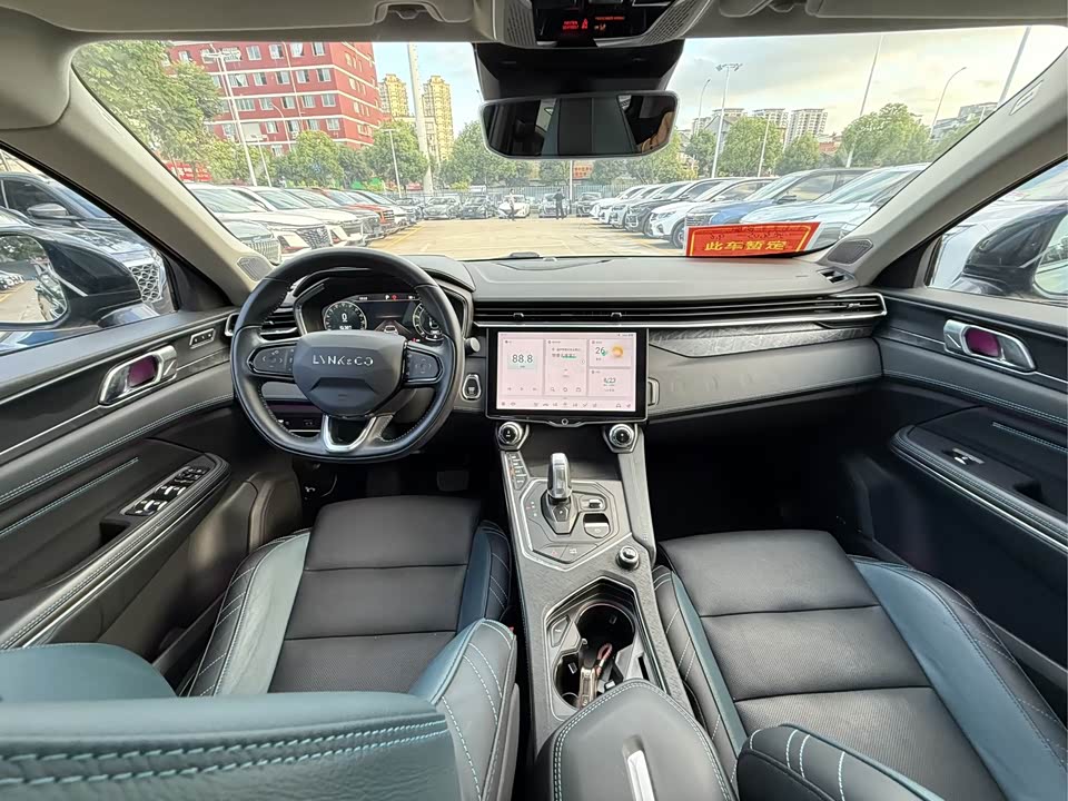 Lynk & Co 05