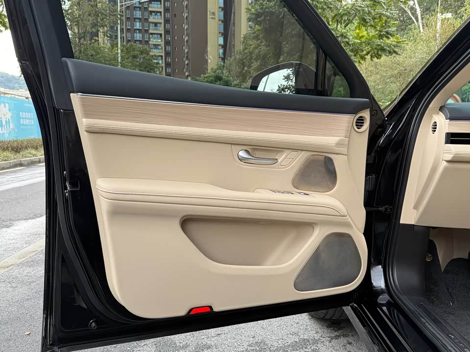 AITO Ask the world M5