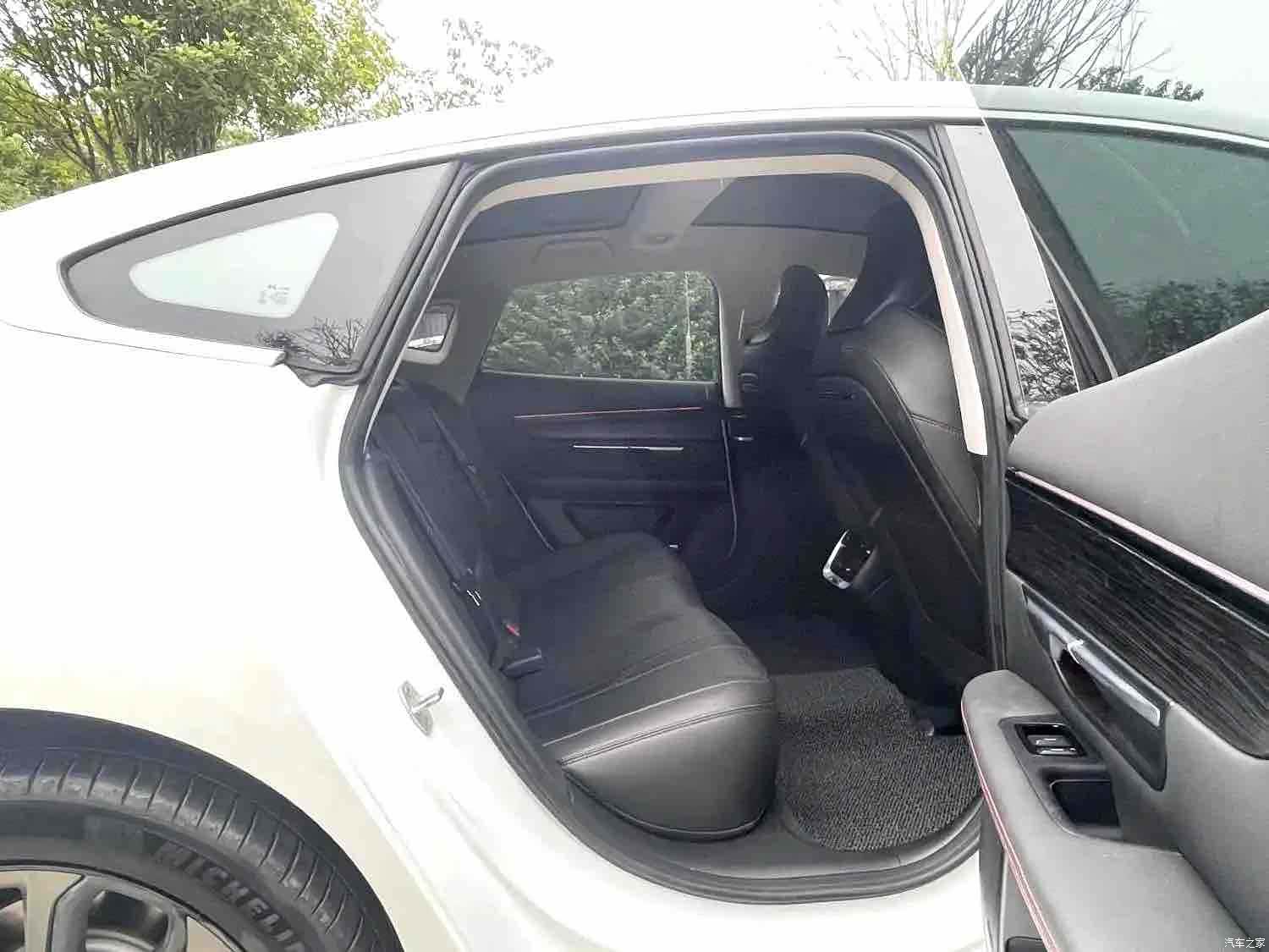 Xpeng P7, 2022 8