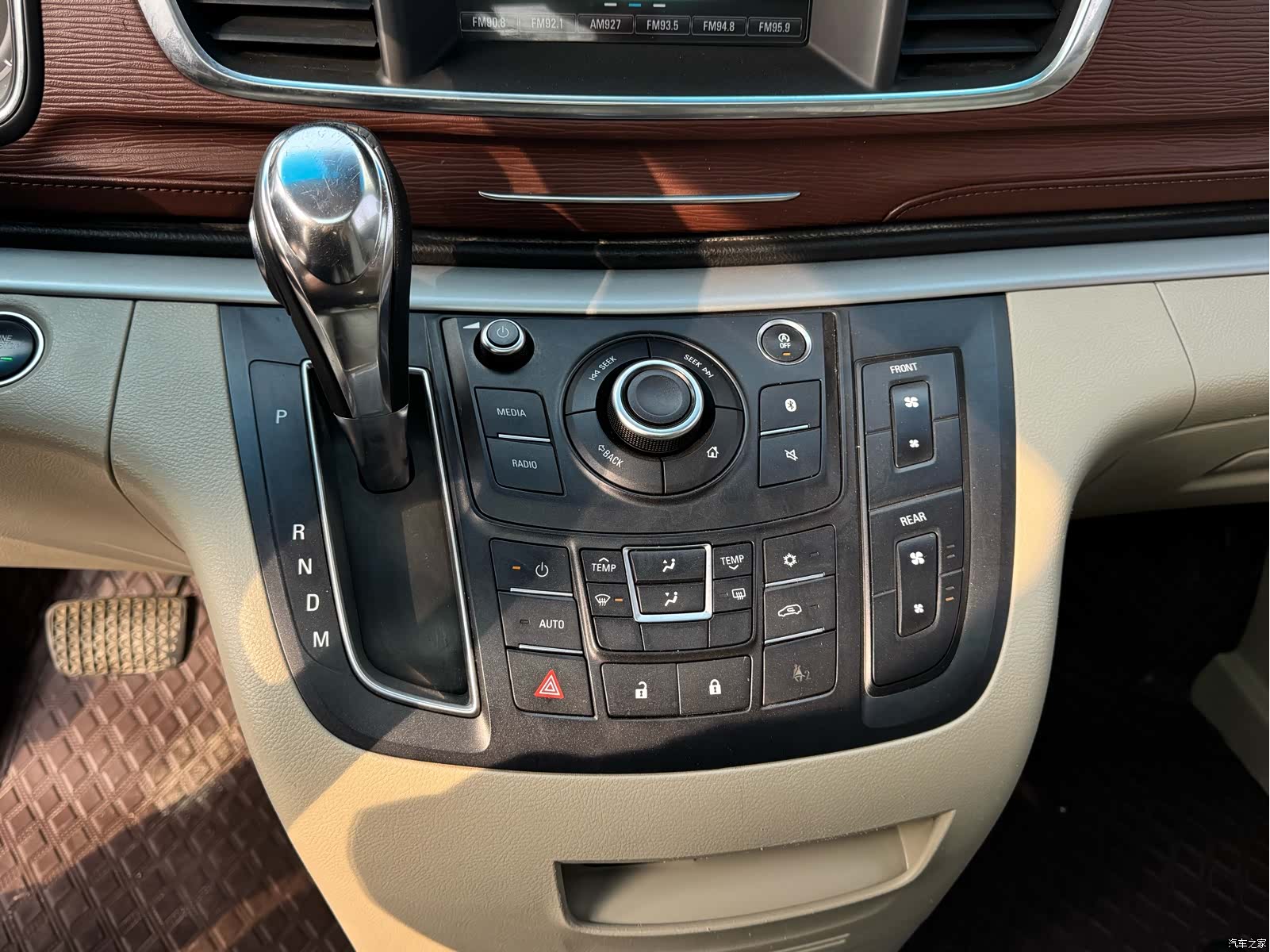 Buick GL8, 2017 9