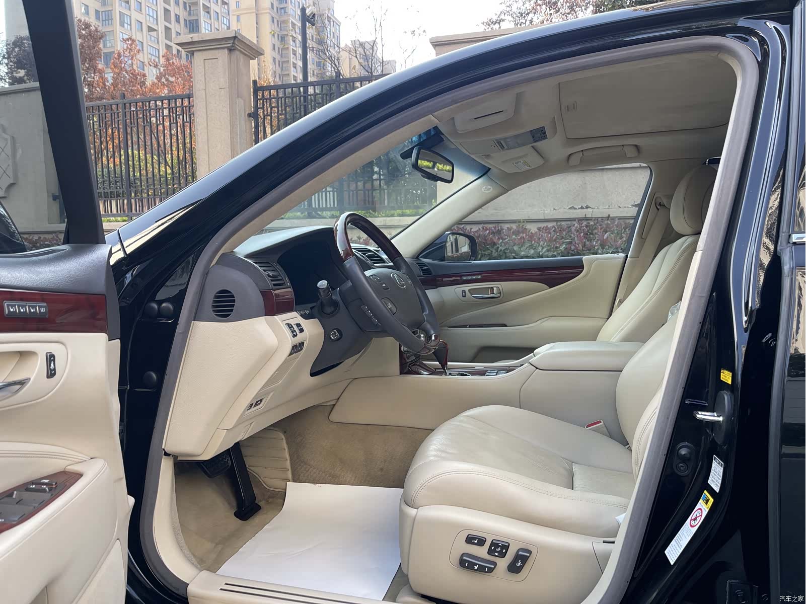 Lexus LS, 2011 9