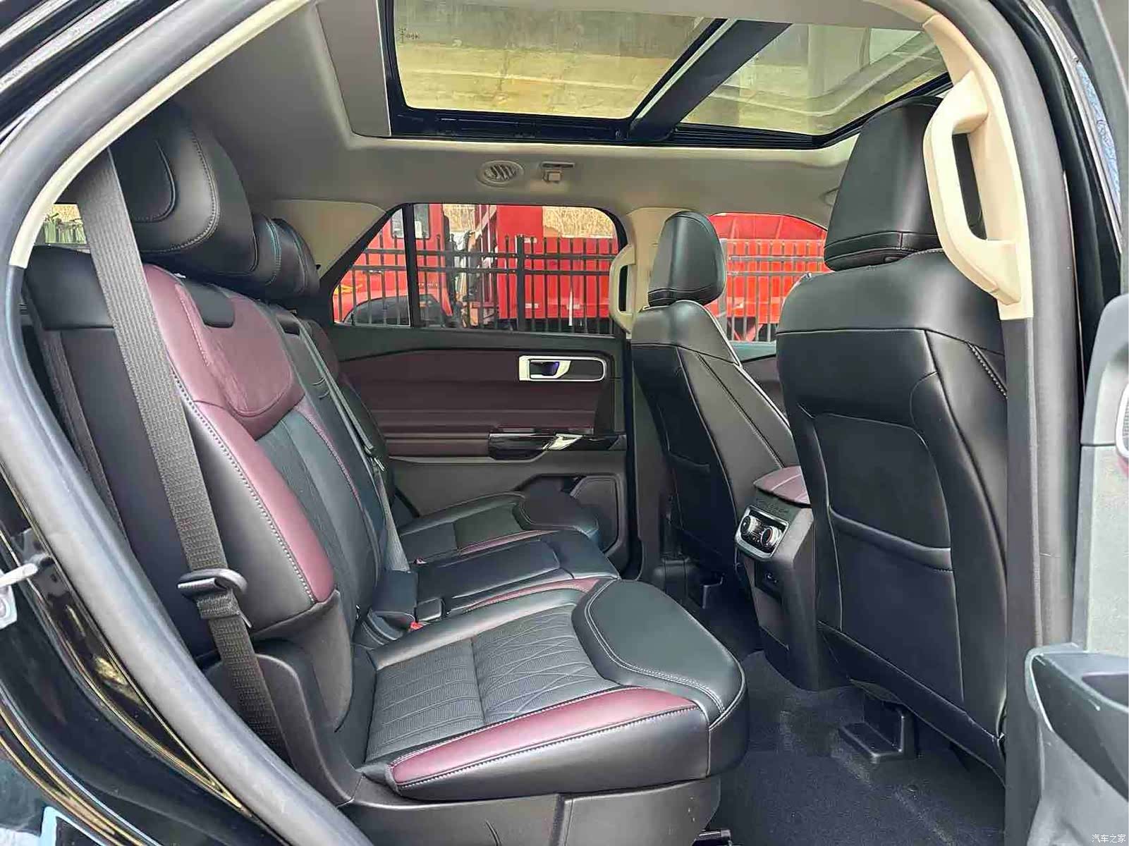 Ford Explorer, 2023 13