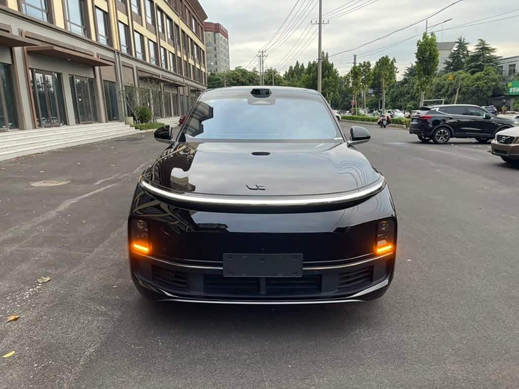 Li Auto L8