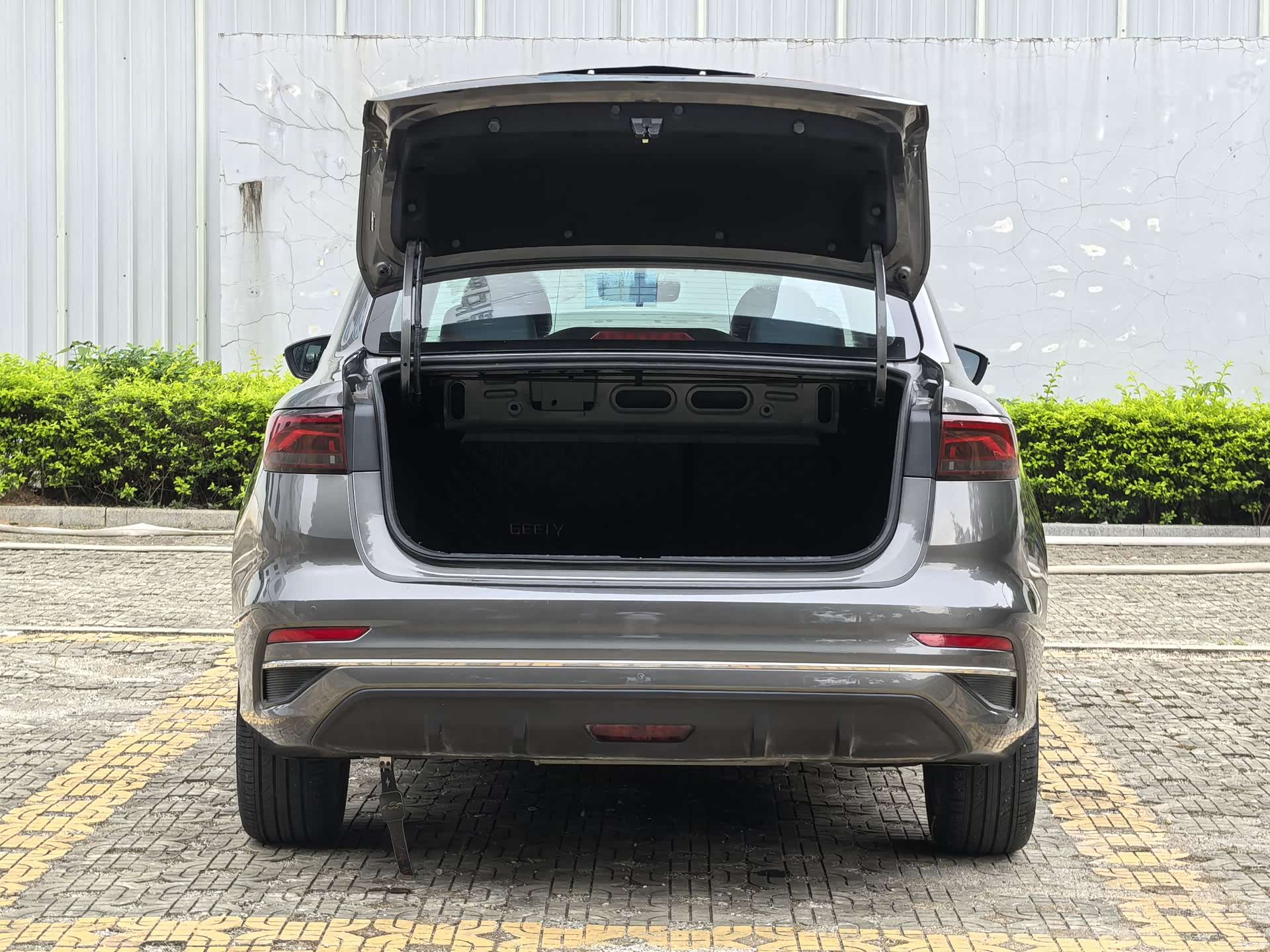 Geely Emgrand, 2021 9