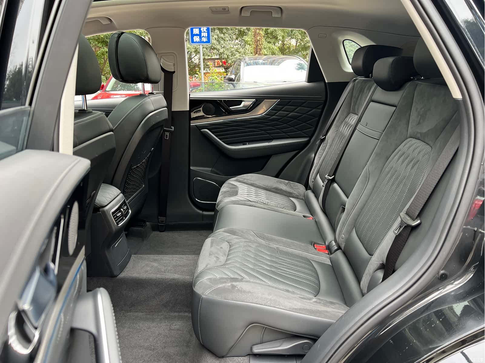 Hongqi HS5, 2023 11
