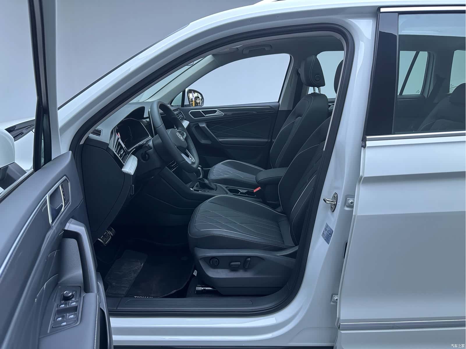 Volkswagen Tiguan L, 2024 10