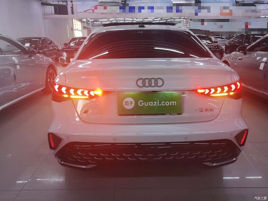 Audi Flying Spur, 2025 4