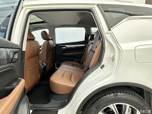 Geely X6, 2022 13