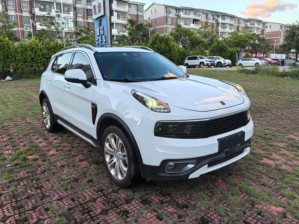 Lynk & Co 01