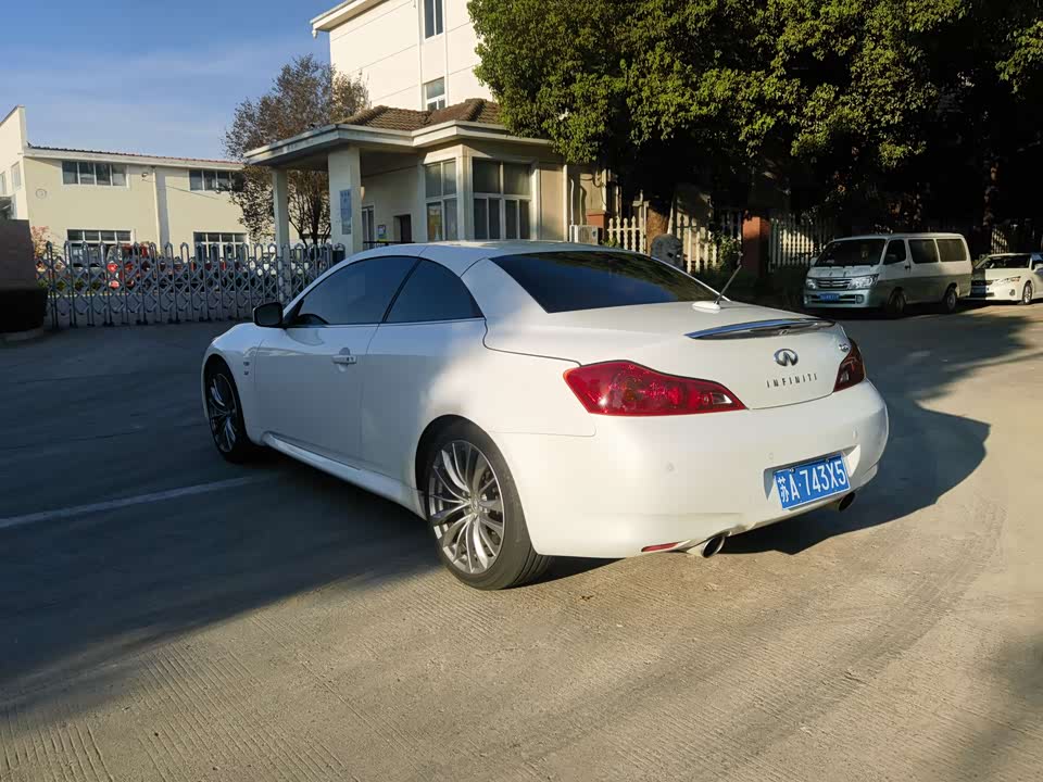 Infiniti Q60