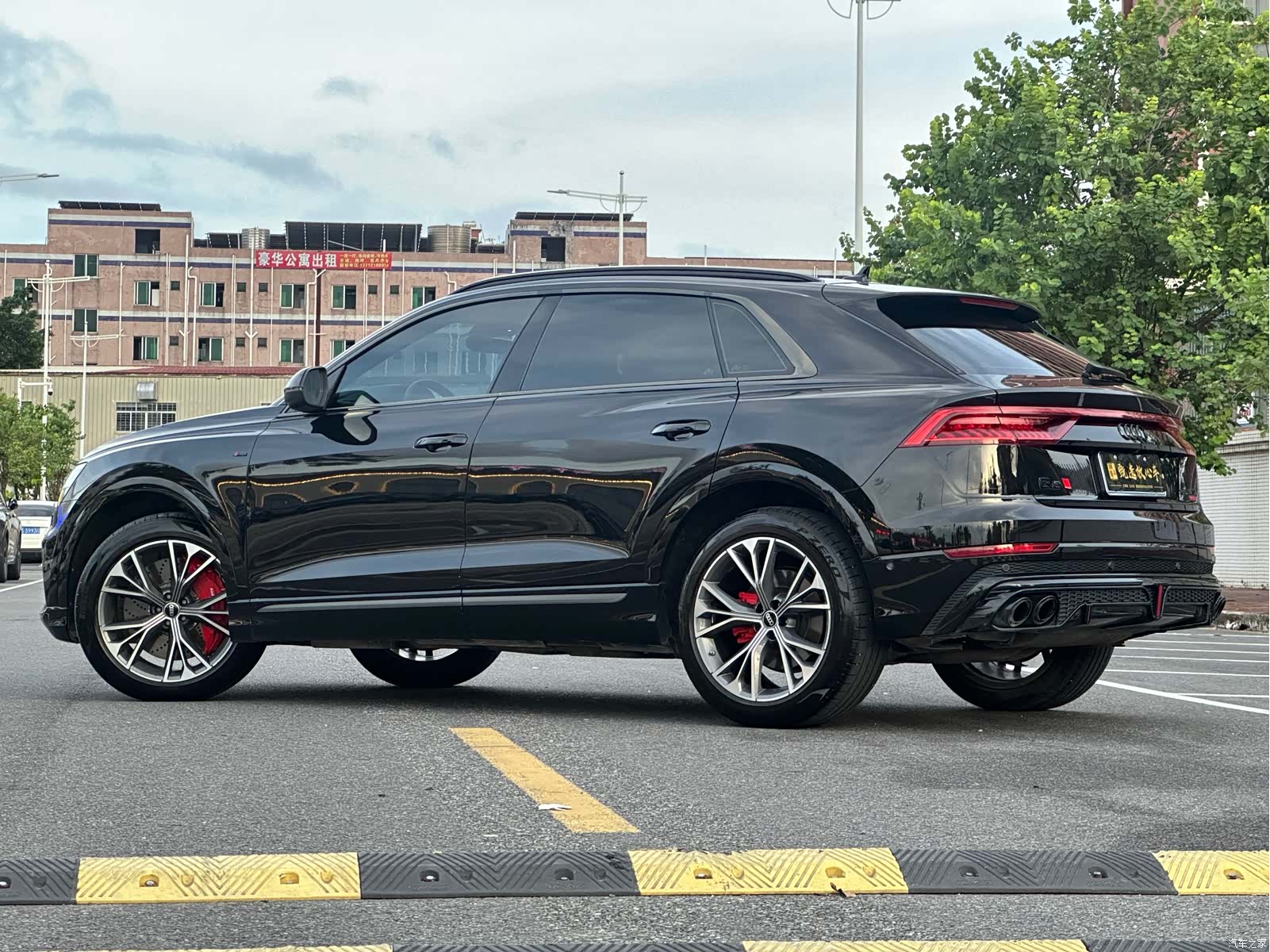 Audi Q8, 2023 4