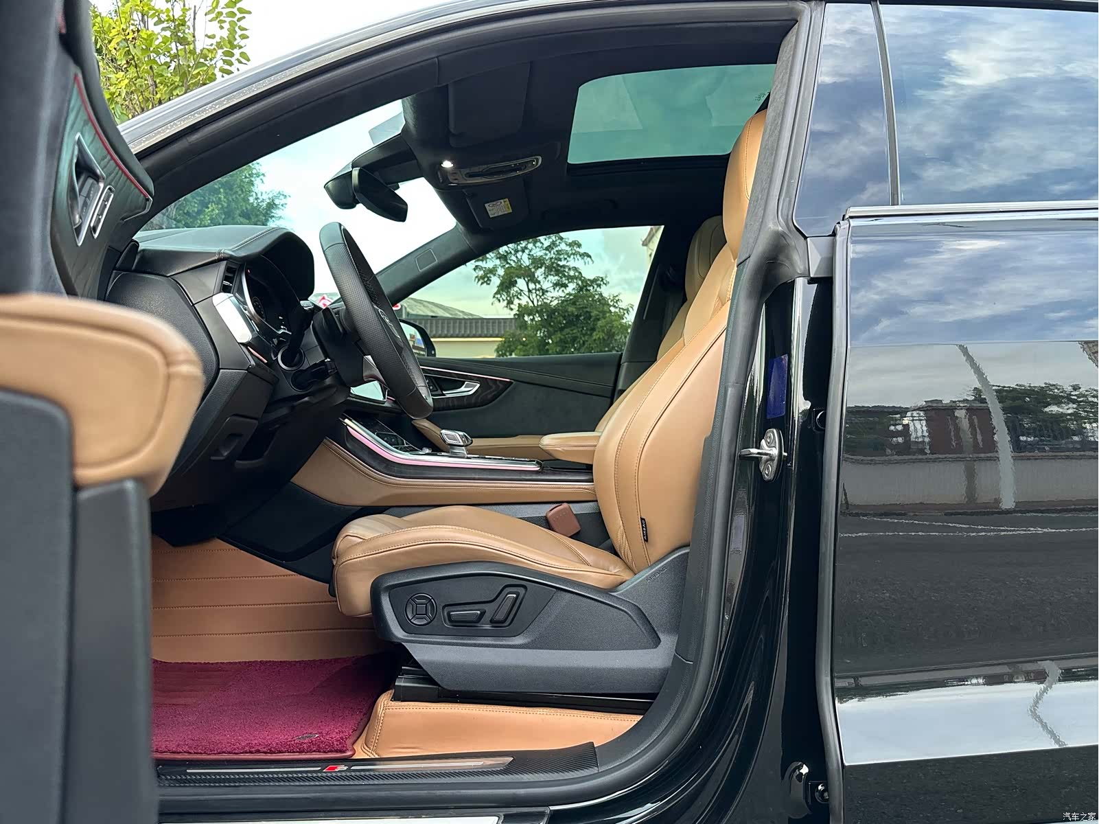 Audi Q8, 2023 10