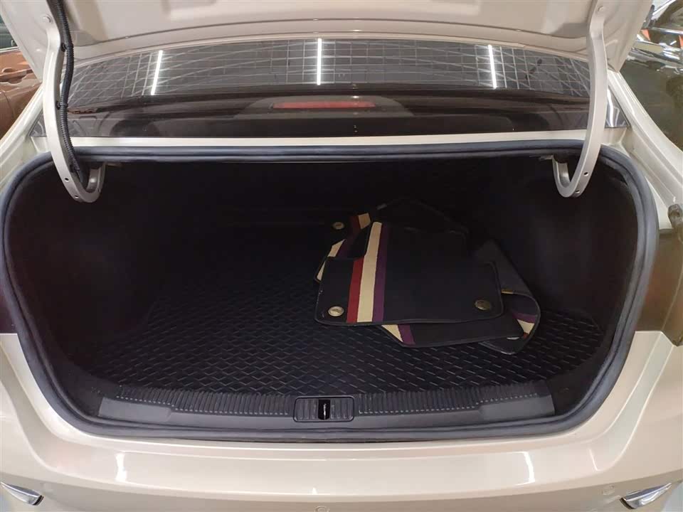 Roewe i5