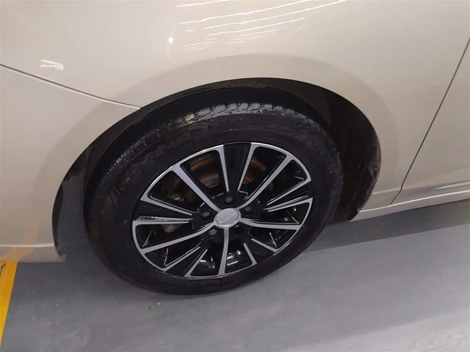 Roewe i5