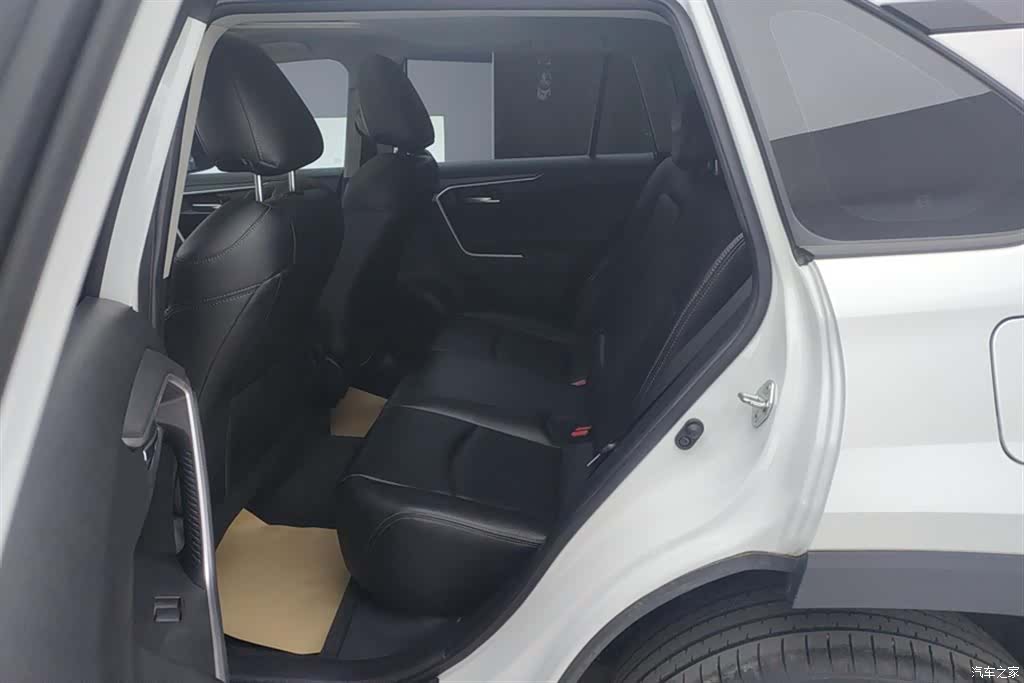 Toyota RAV4, 2022 11