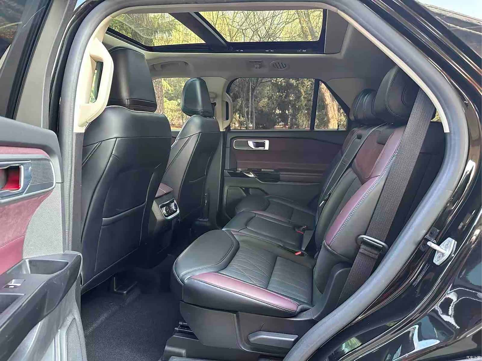 Ford Explorer, 2023 11
