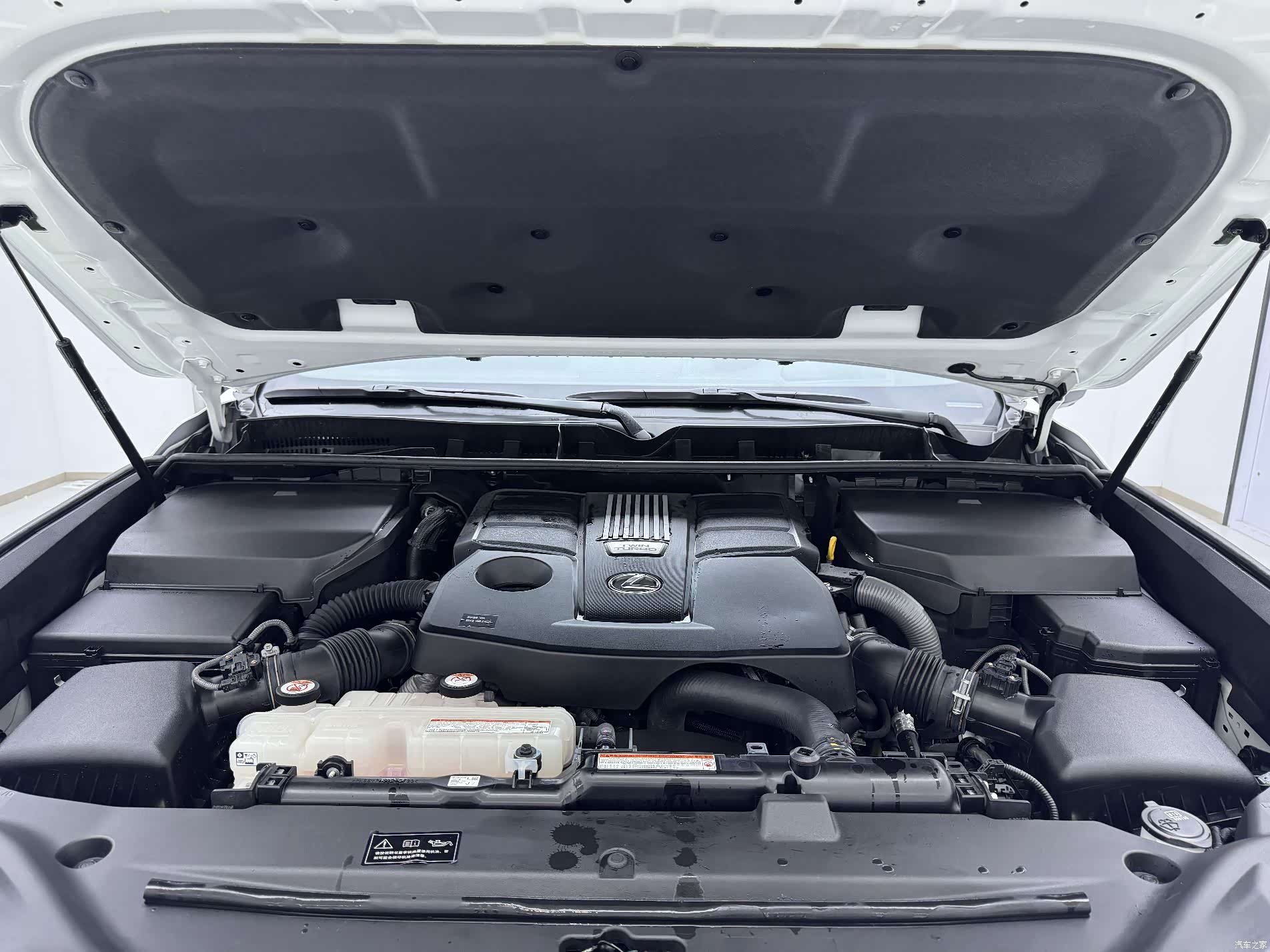 Lexus LX, 2025 10