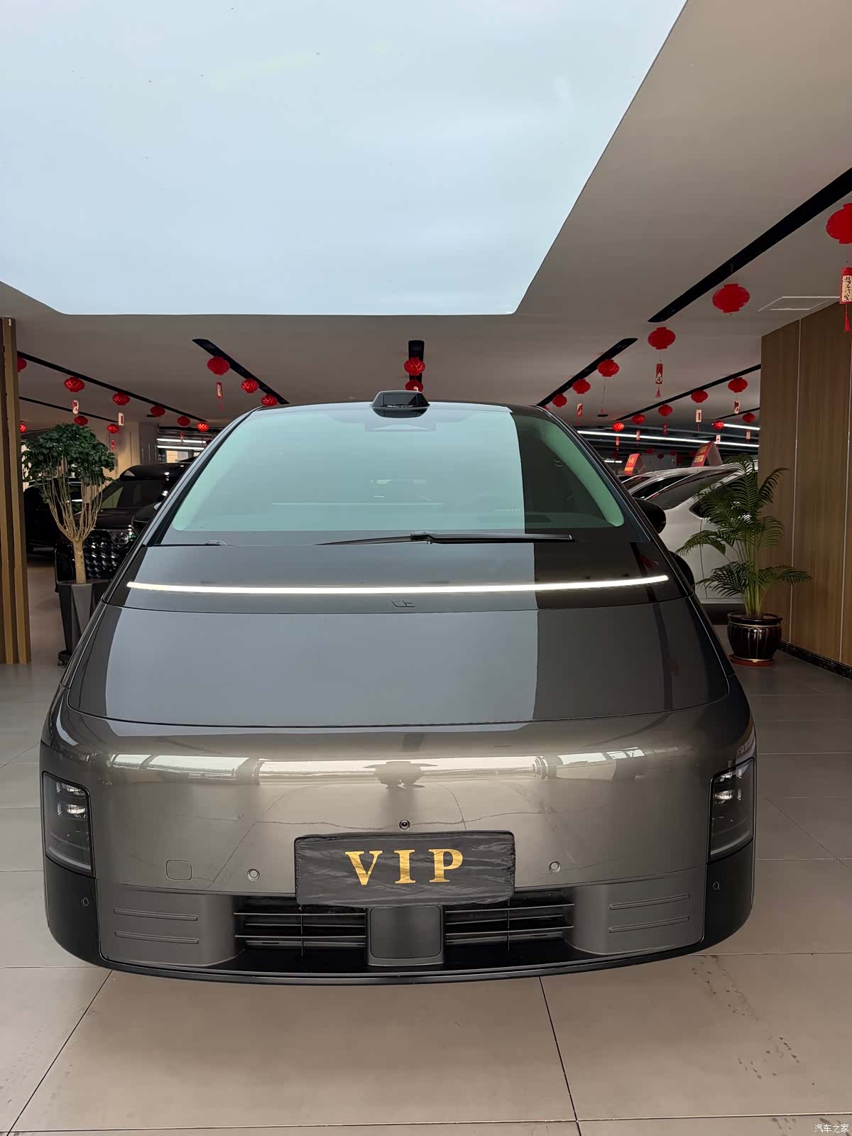 Li Auto MEGA, 2025 2