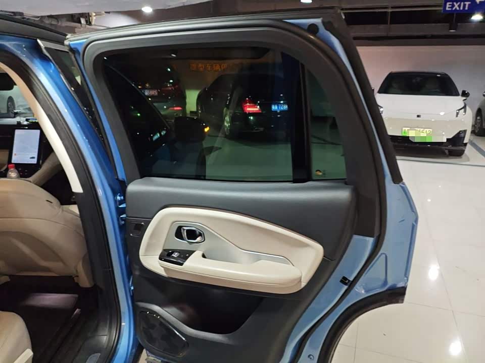 NIO ES8
