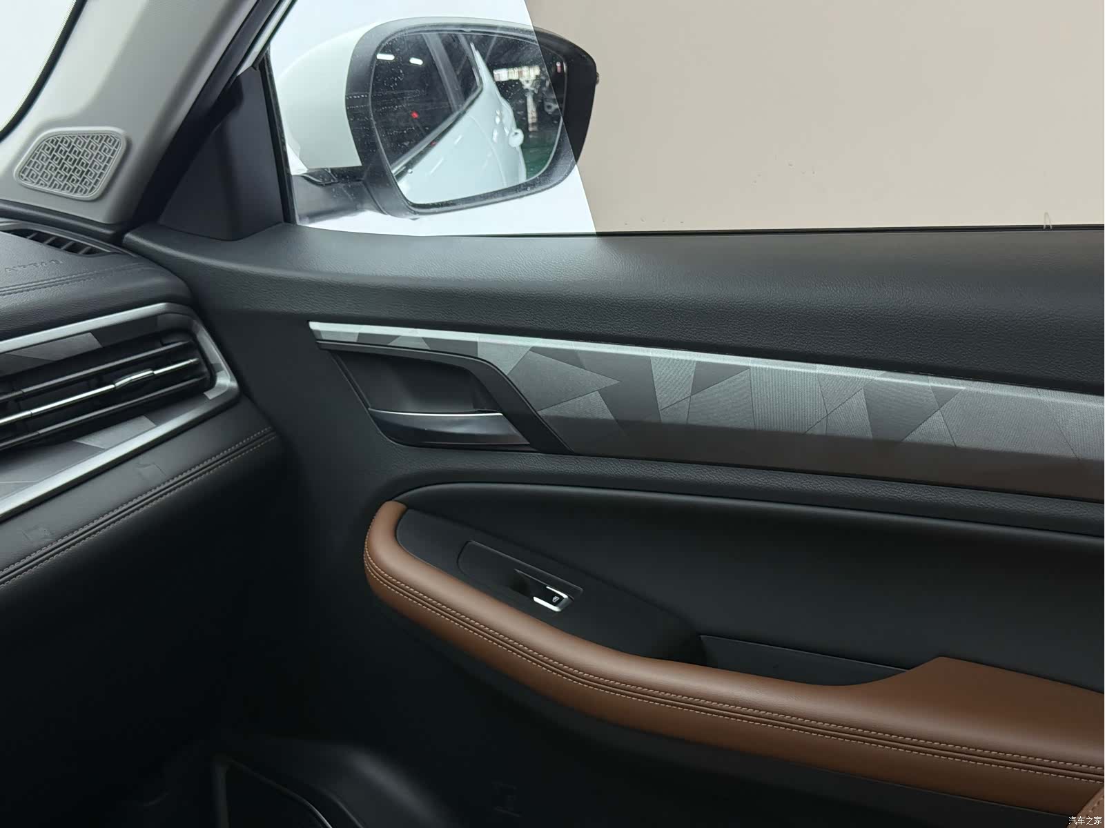 Geely X6, 2022 11
