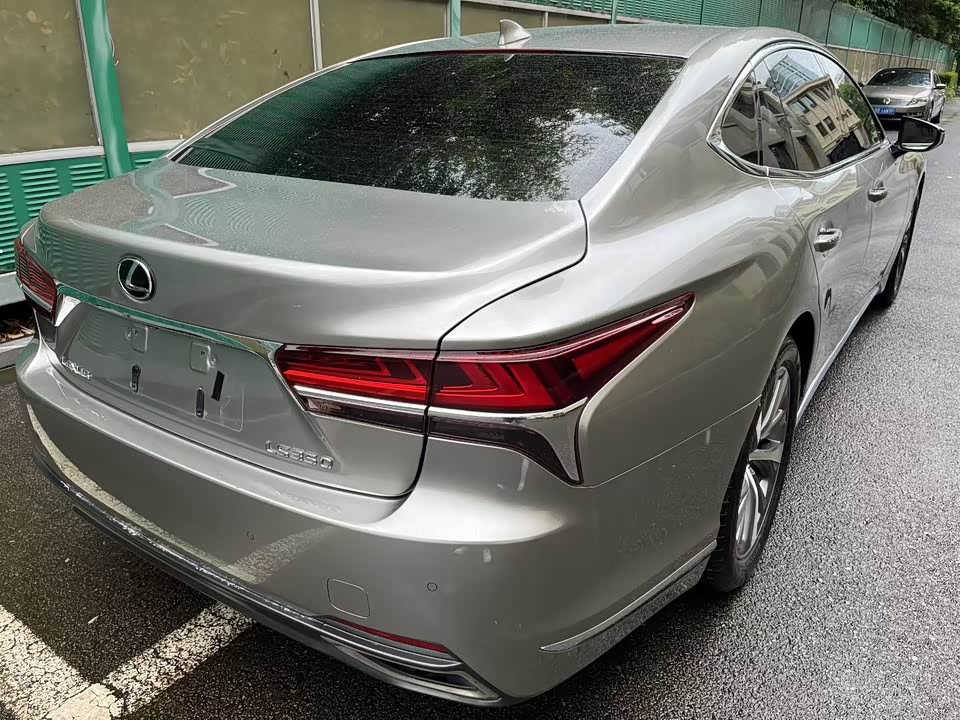 Lexus LS
