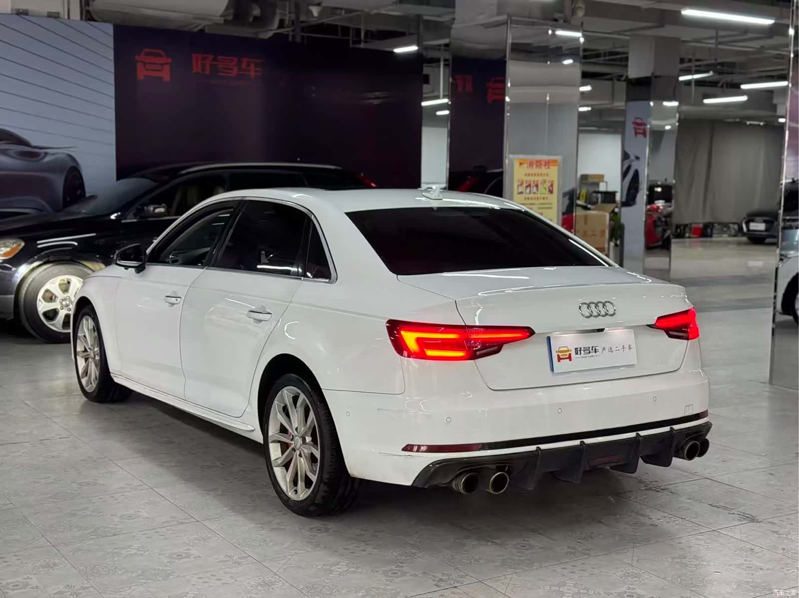 Audi A4L, 2019 все фото