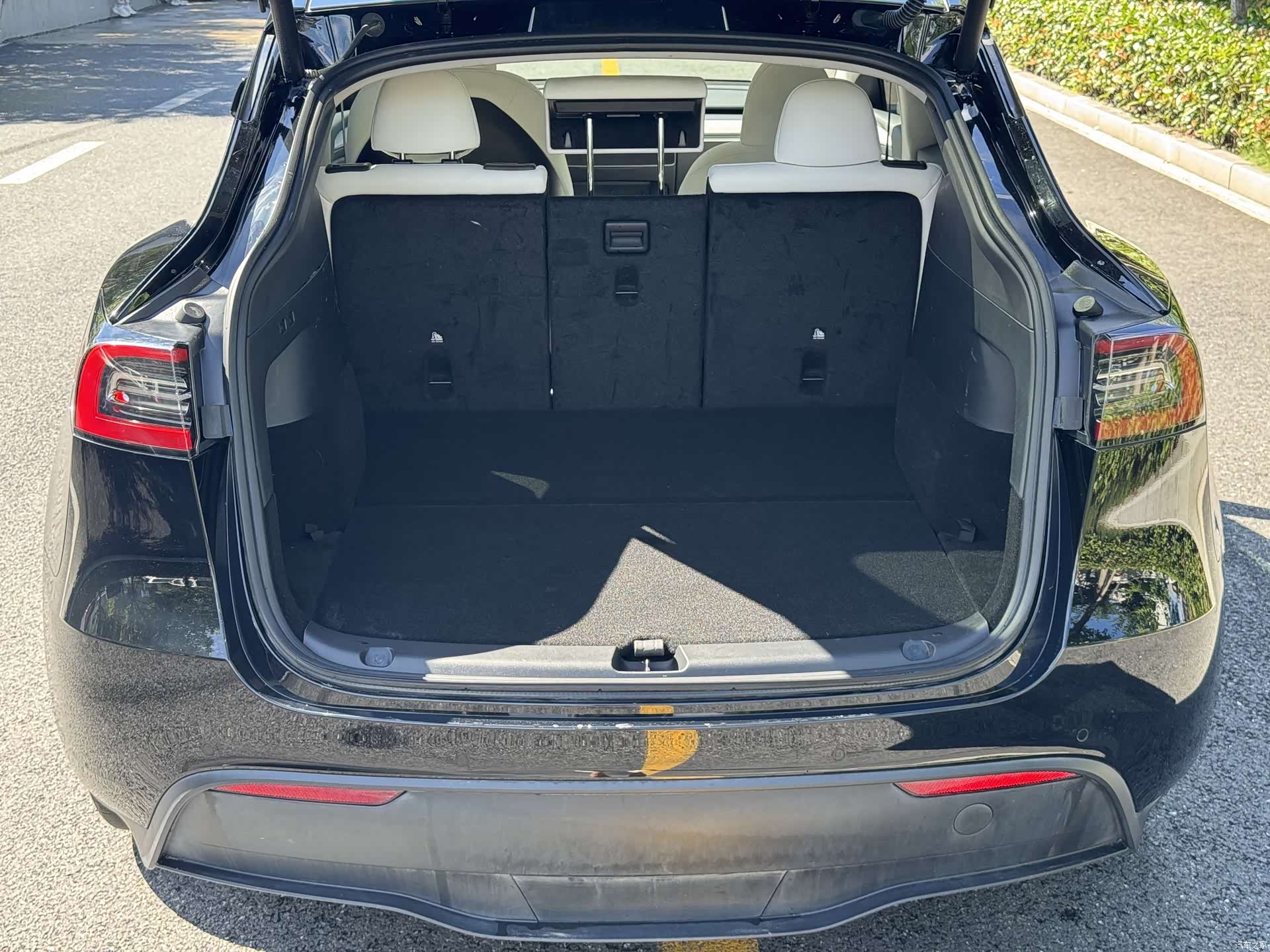 Tesla Model Y, 2024 19