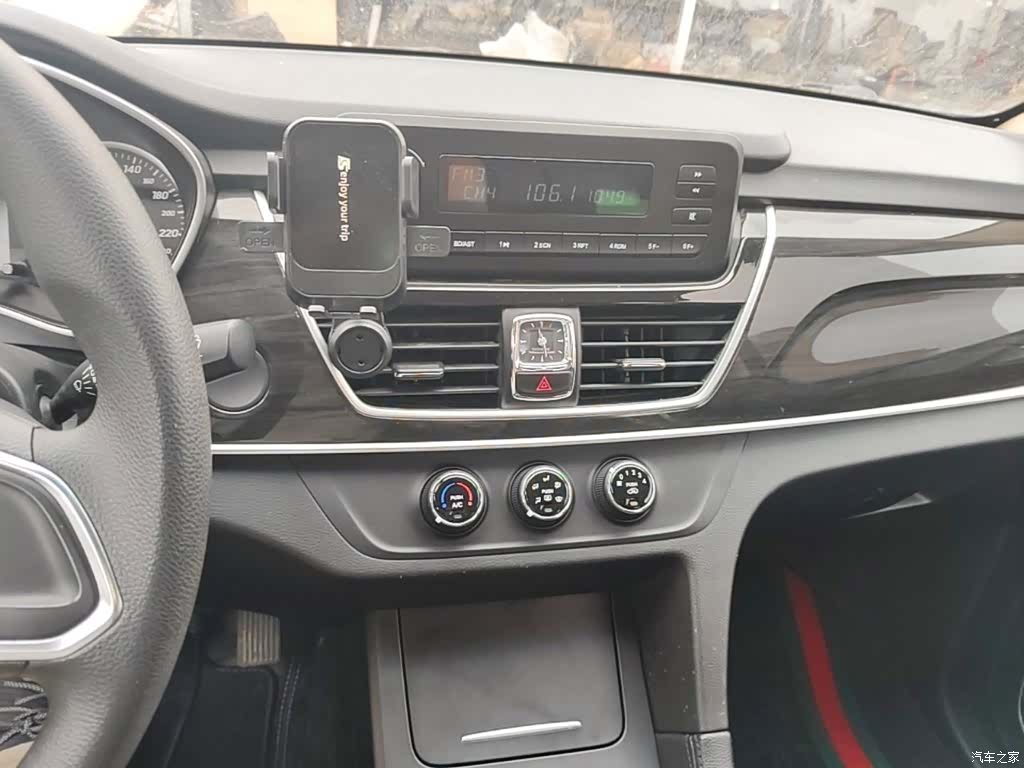 Wuling 560, 2017 9