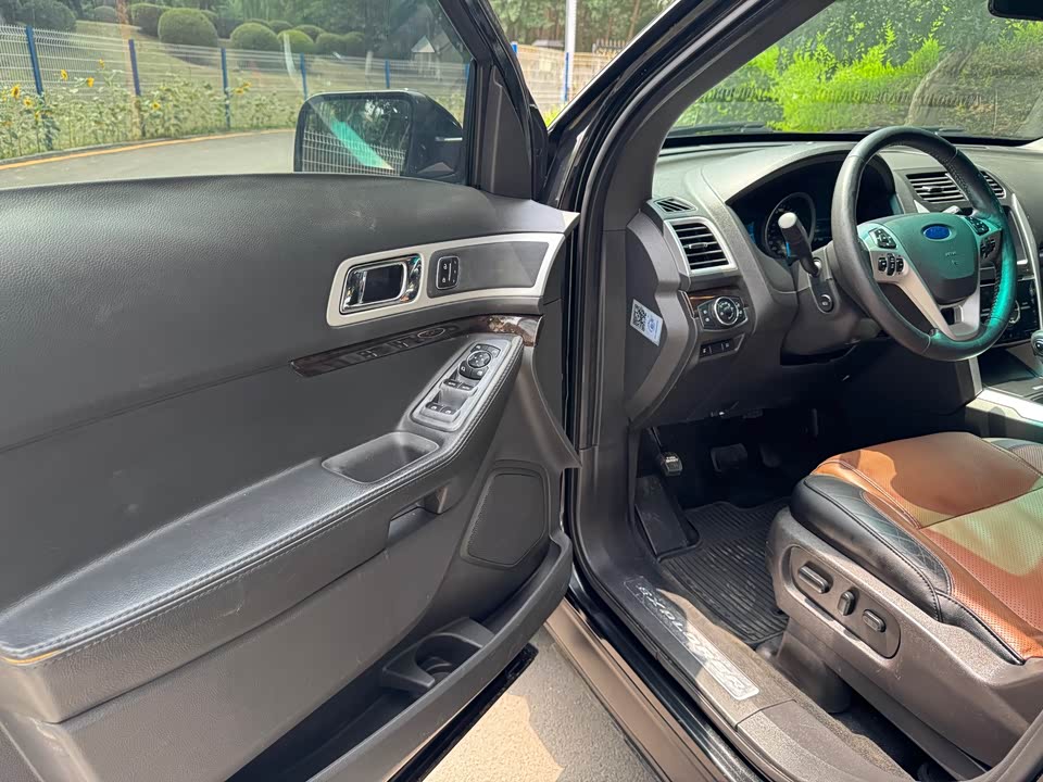 Ford Explorer Ford Explorer