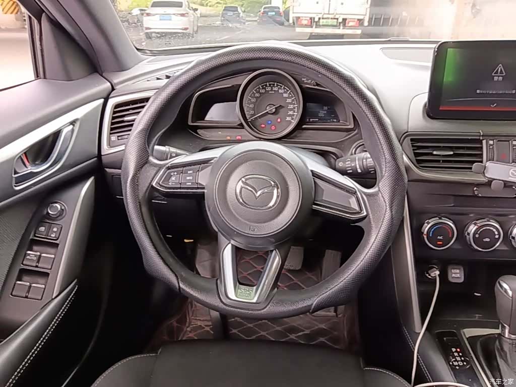 Mazda CX-4, 2019 11