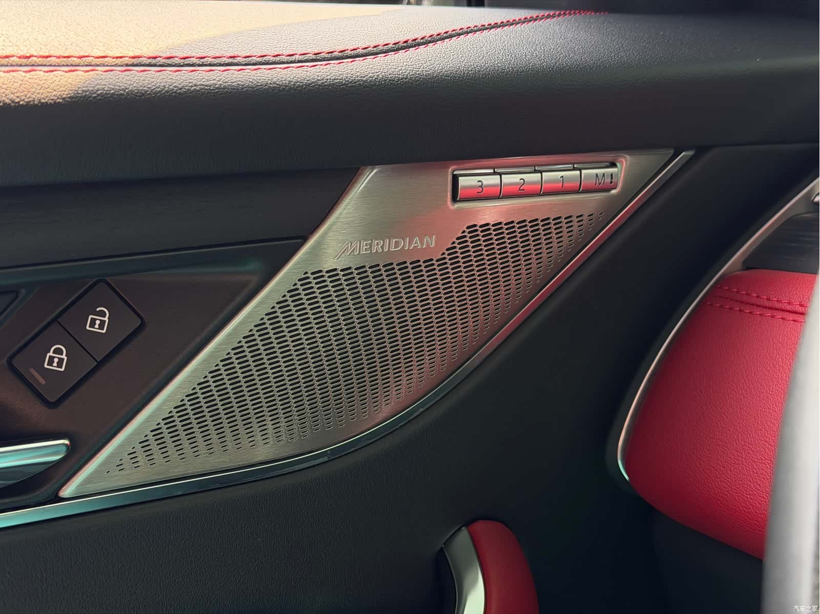 Jaguar F-PACE, 2024 11