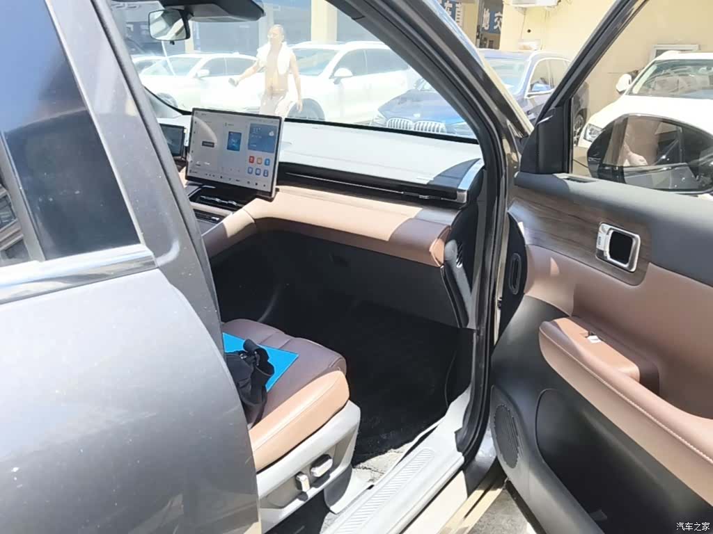 Wuling Starlight, 2024 11