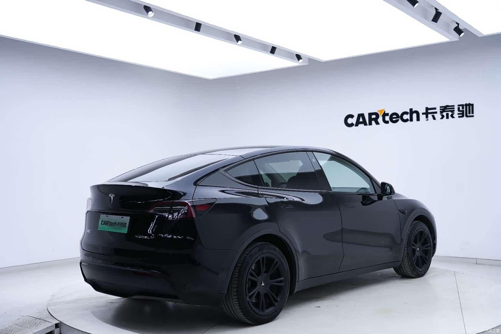 Tesla Model Y, 2023 13