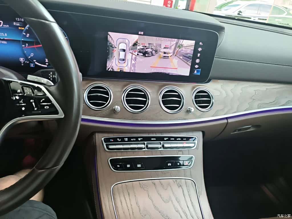 Mercedes-Benz E-Class, 2023 13