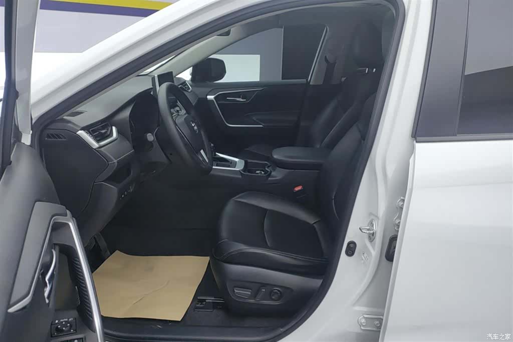 Toyota RAV4, 2022 9