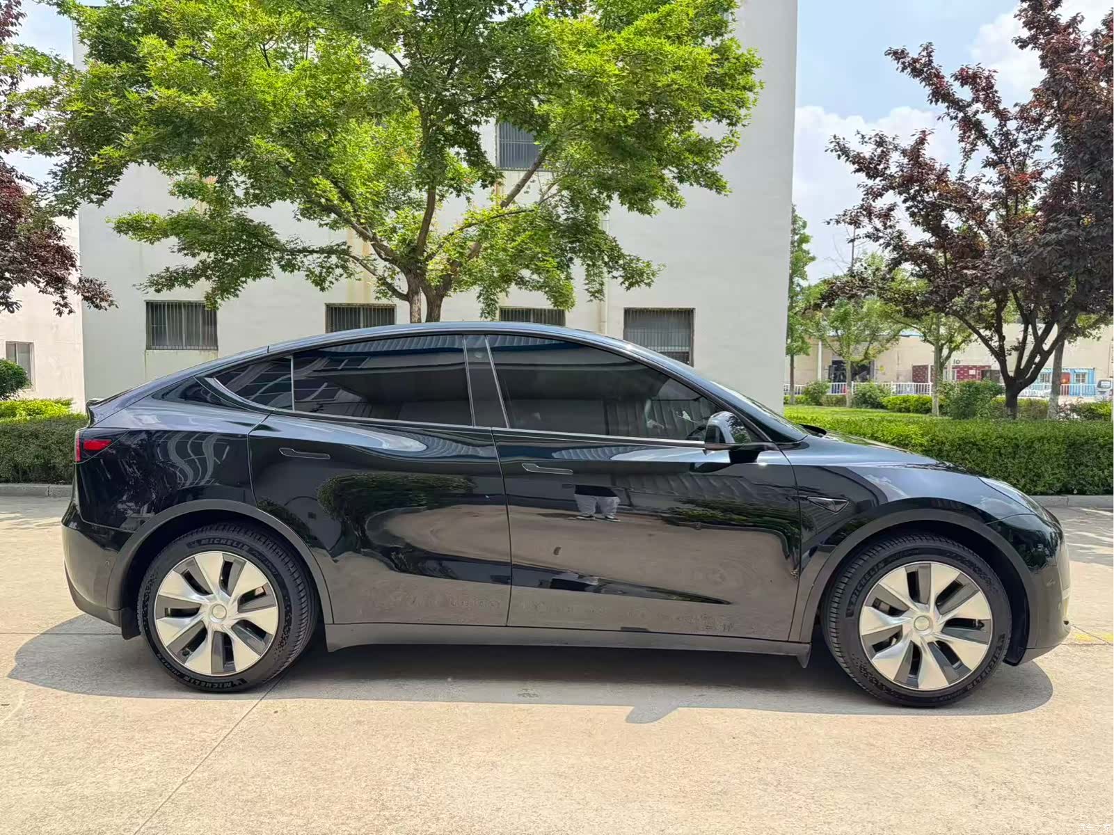 Tesla Model Y, 2023 4