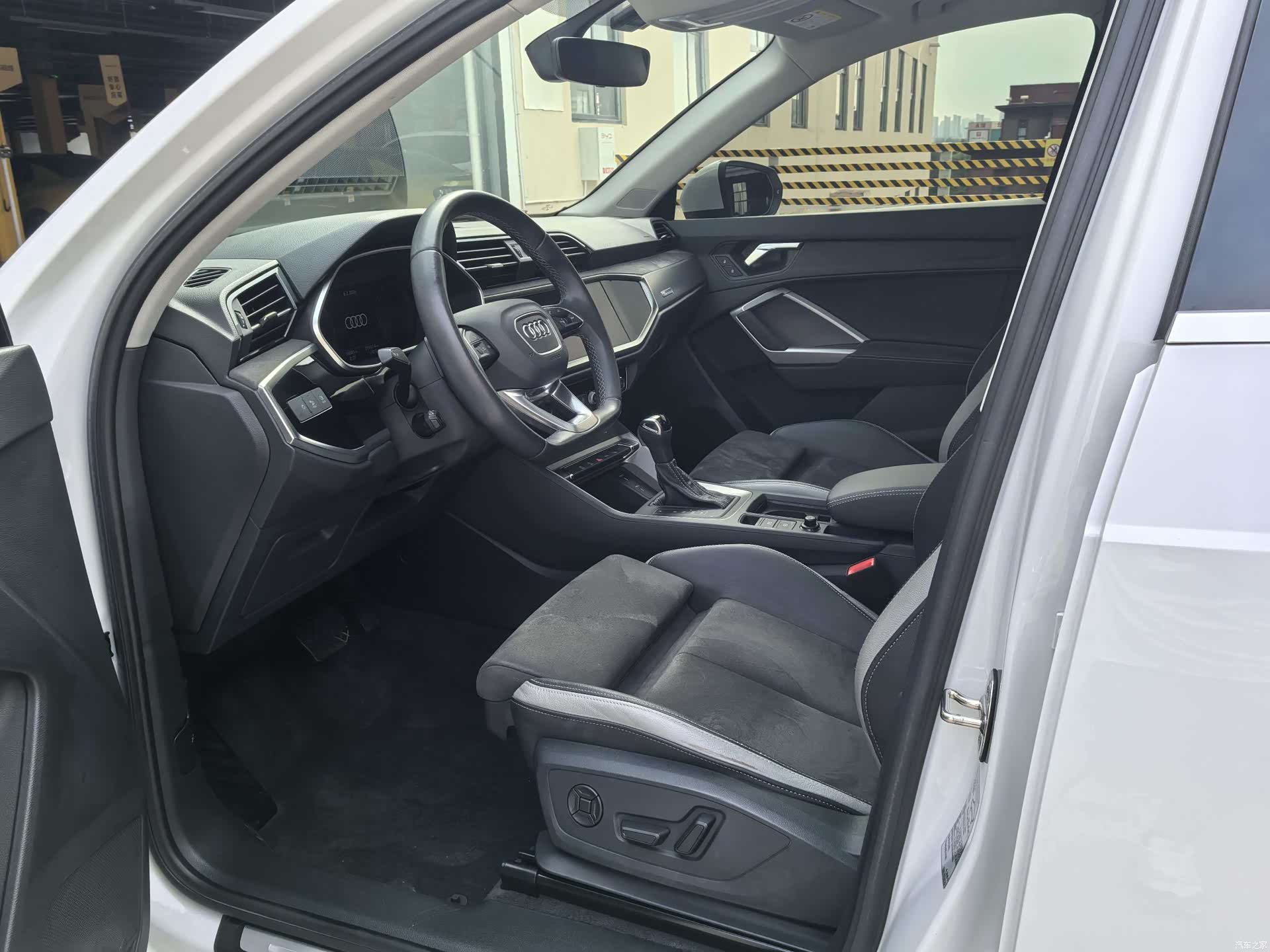 Audi Q3, 2022 4