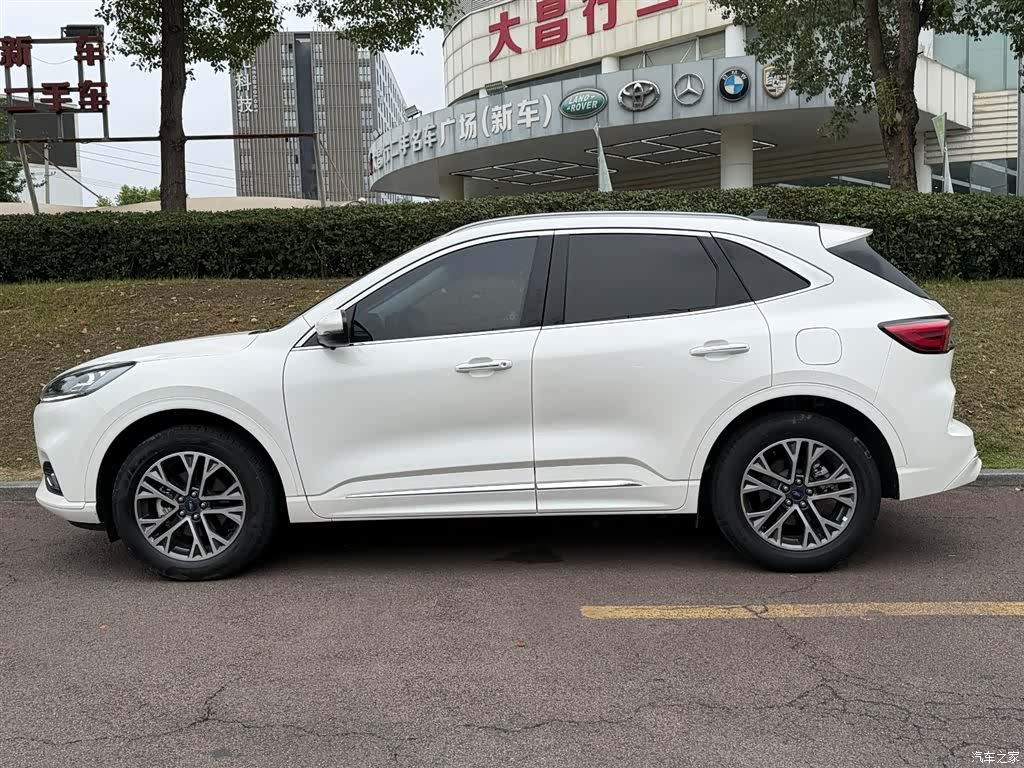 Ford Escape, 2022 3