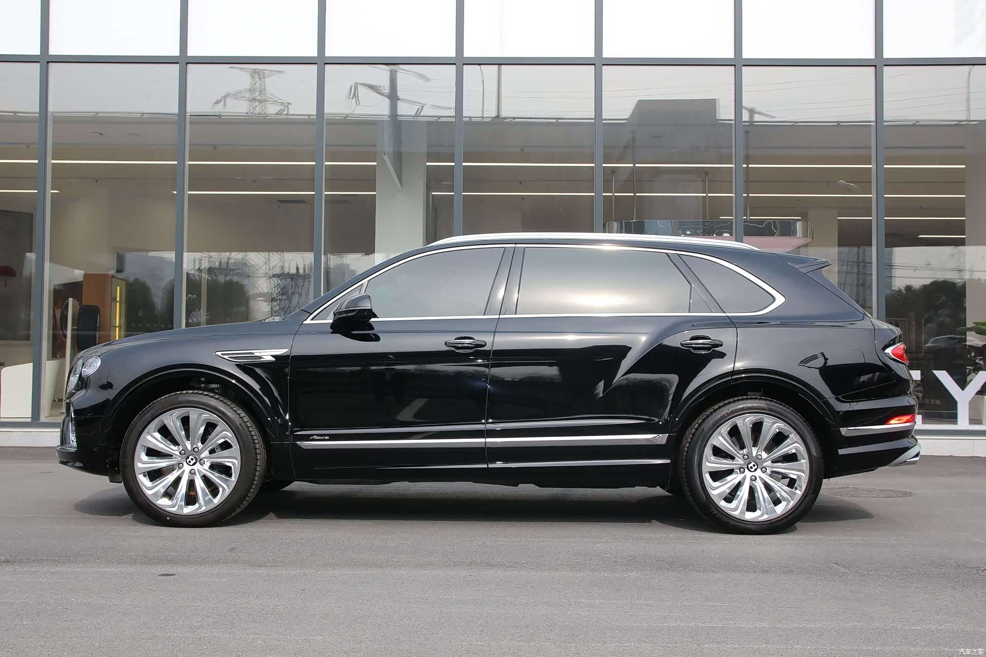 Bentley Bentayga, 2023 3