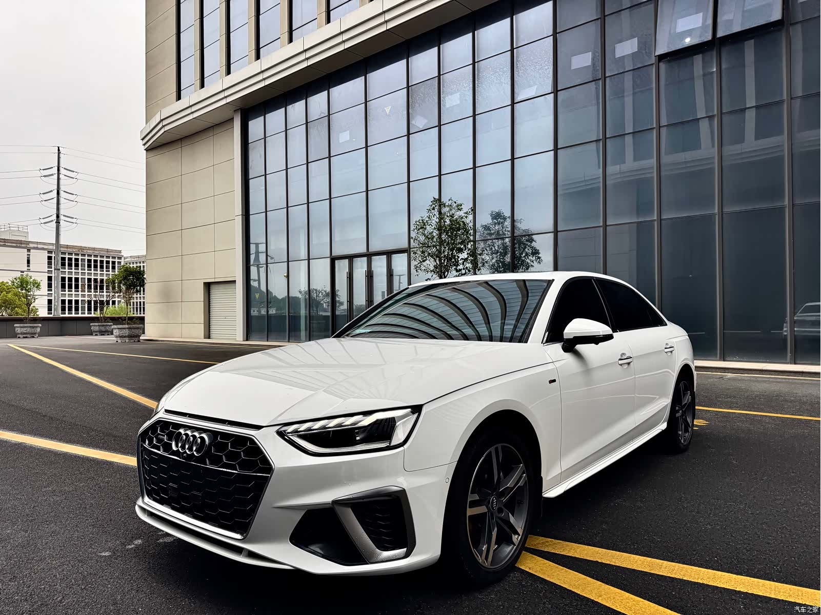 Audi A4L, 2021 3